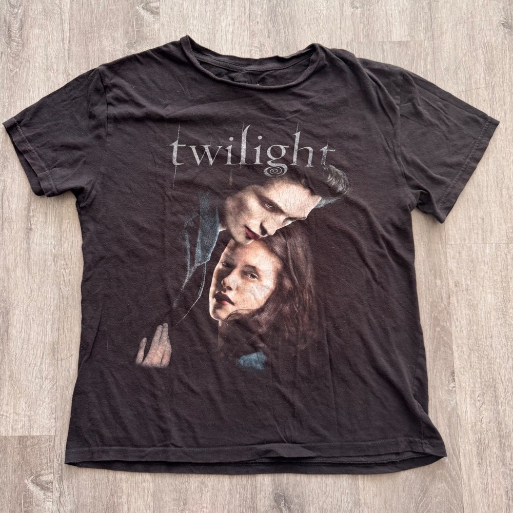 Twilight Saga Edward and Bella Graphic T-Shirt Black Large 2023 Lions Gate